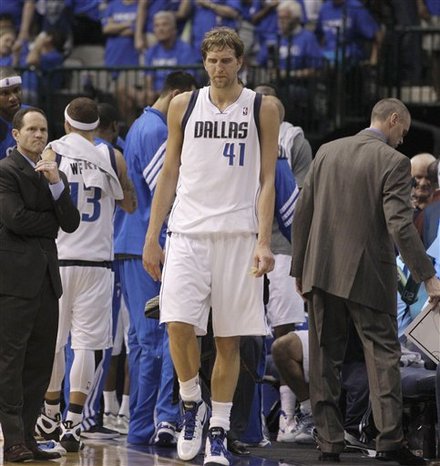 赛季最佳一战？庞峥麟半场弹无虚发 7中7&三分2中2怒轰21分！（赛季之巅？庞峥麟半场神准：7投7中、三分2投2中狂砍21分）