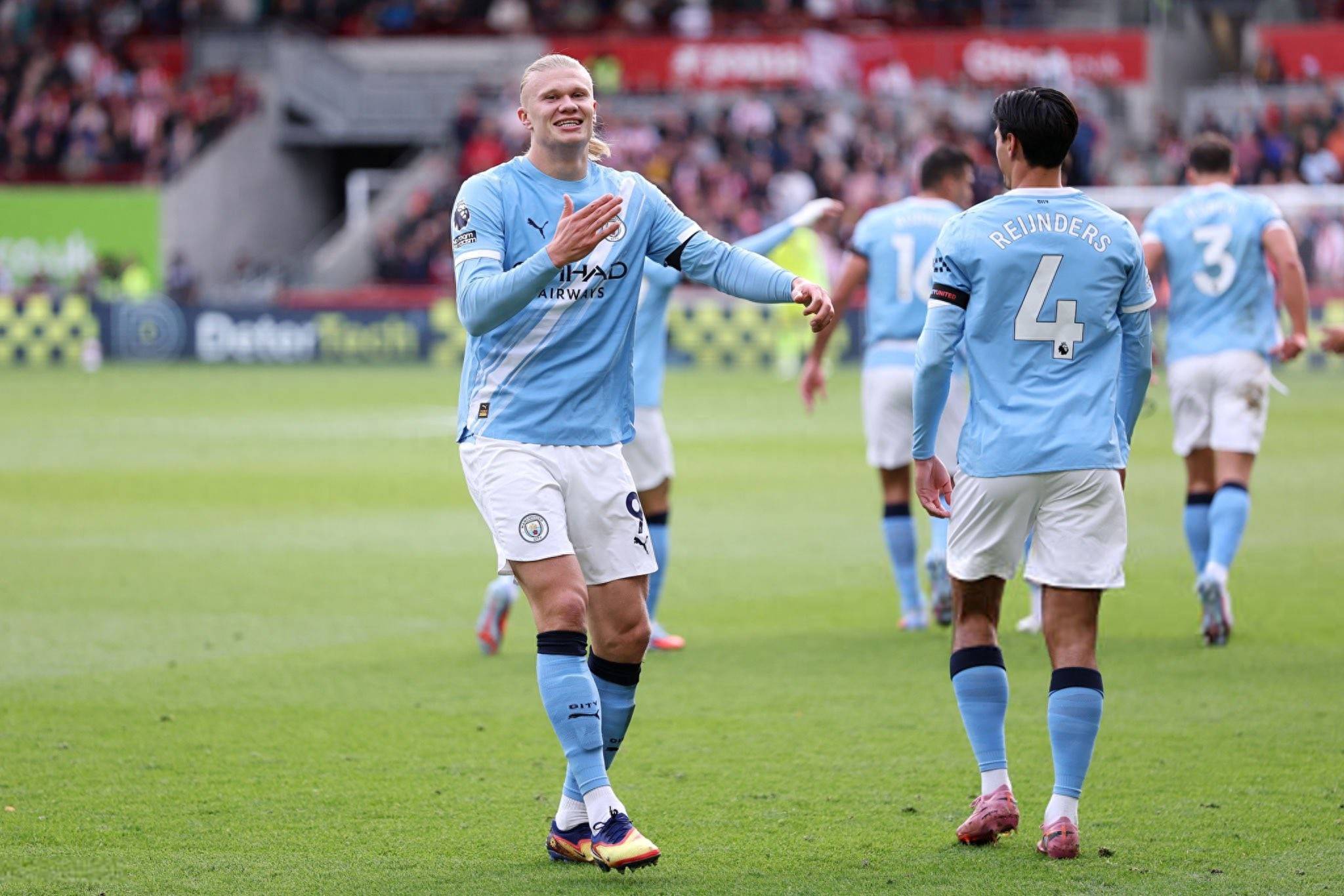 独领风骚，目前欧冠前8球队英超占4席，其余四大联赛各出1队（欧冠八强英超独占半壁江山，其余四大联赛各仅一队入围）