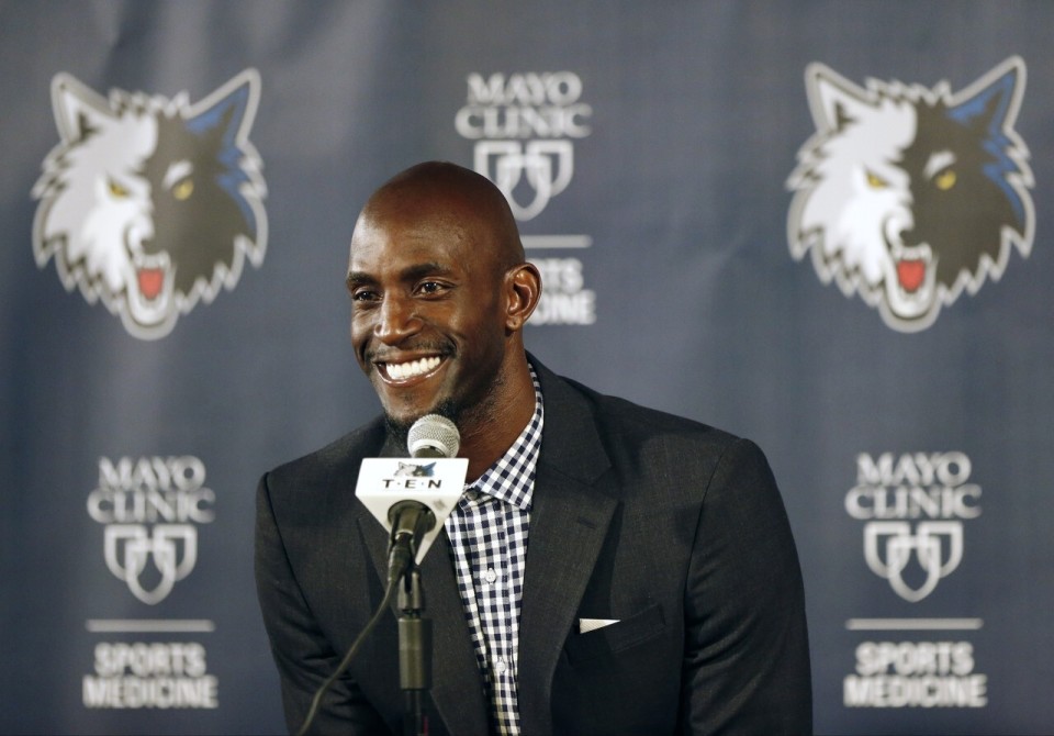 U22国足最新名单！王钰栋+蒯纪闻跳级，红牌后卫落选，冲击亚洲杯（国足U22大名单出炉：王钰栋、蒯纪闻越级入选，红牌后卫落选，剑指亚洲杯）