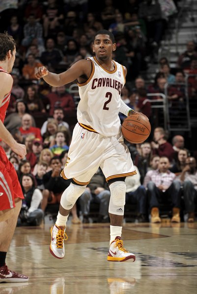 海港亚冠赛前Vlog：吉祥物伊戈已量产；林皇再度作客上海滩（海港亚冠赛前Vlog：伊戈量产上线，林皇再临上海滩）