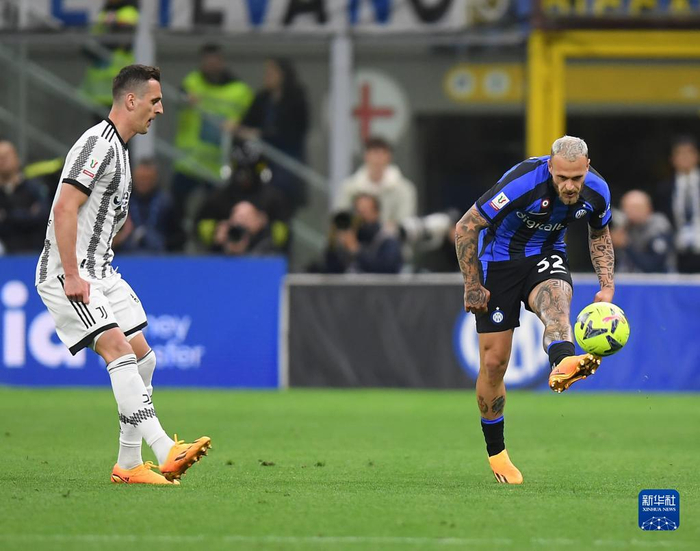 足坛巫术大作战：有球队靠癞蛤蟆夺欧冠，姆巴佩有黑魔法？（足坛玄学大乱斗：有队靠癞蛤蟆符问鼎欧冠，姆巴佩也有神秘加持？）