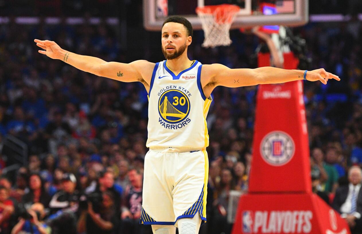 浪投！兰德尔首节10分钟10投仅2中拿到4分 三分3中0（兰德尔首节低迷：10分钟10投命中2球仅拿4分，三分3投全失）