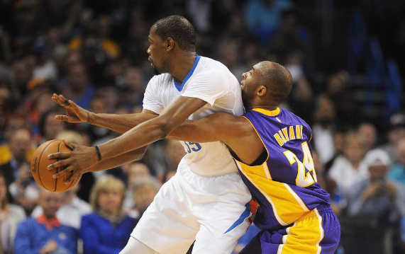 全场高喊他名字！王俊凯聚星名人赛中场秀完整版 用音乐诠释篮球（全场为他沸腾！王俊凯聚星名人赛中场秀完整版，以音乐致敬篮球）