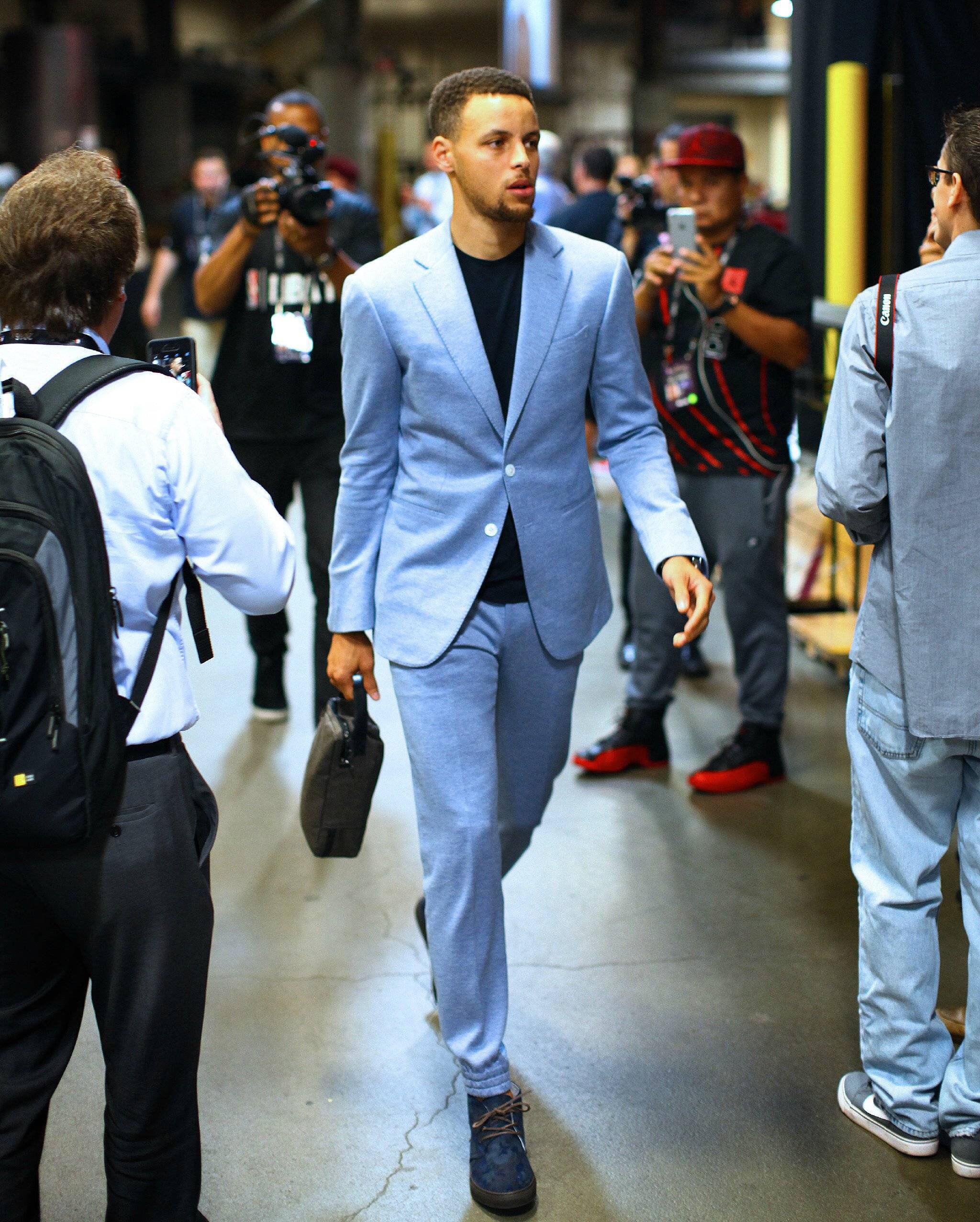 强强较量，巴黎vs拜仁是欧冠联赛阶段首次前两名球队直接交手（欧冠赛场首度上演榜首双雄正面对决：巴黎大战拜仁）