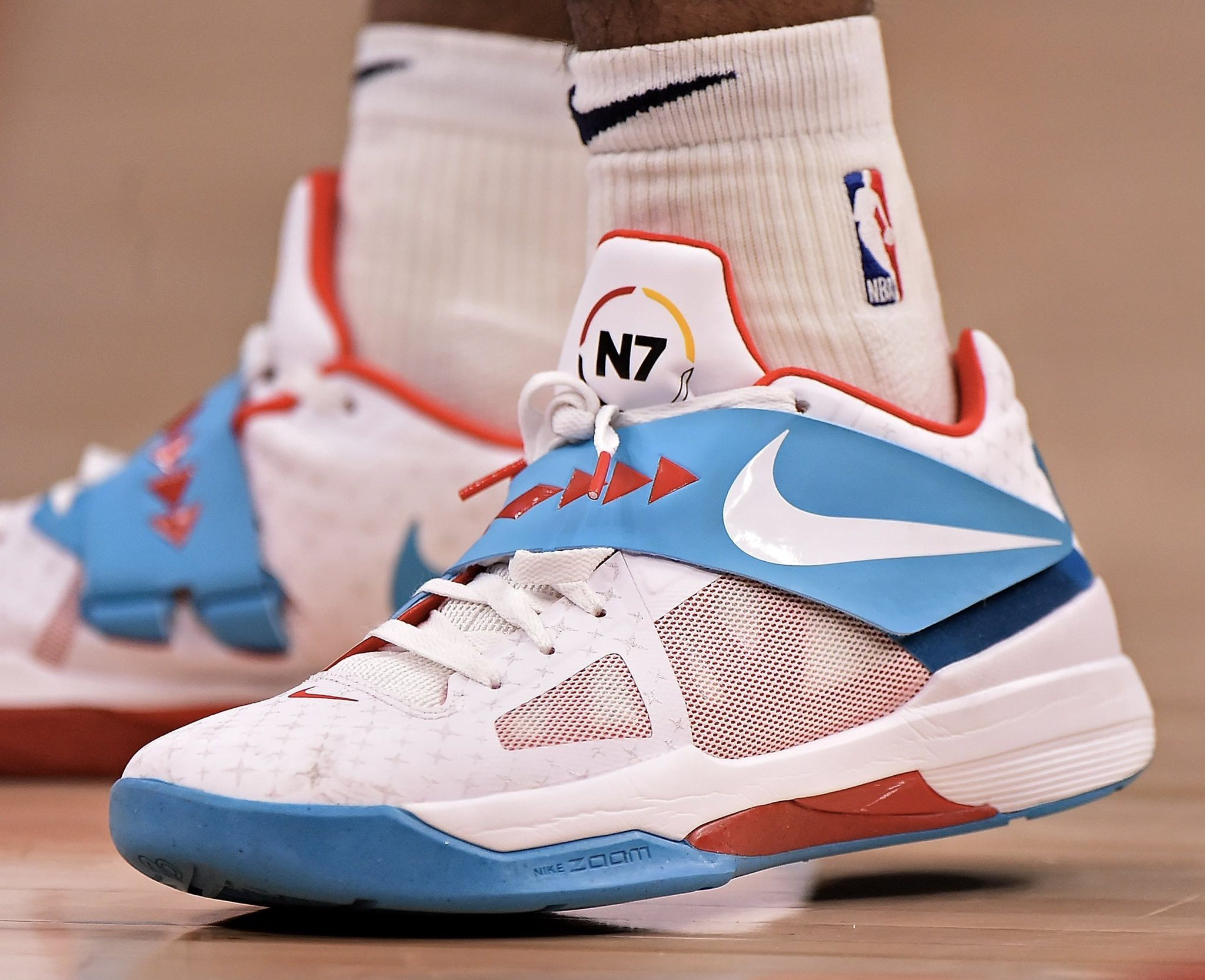 格里芬谈与保罗、小乔丹通话：只是聊天开玩笑，没提保罗那事（格里芬称与保罗、小乔丹通话只是闲聊和玩笑，未触及保罗话题）