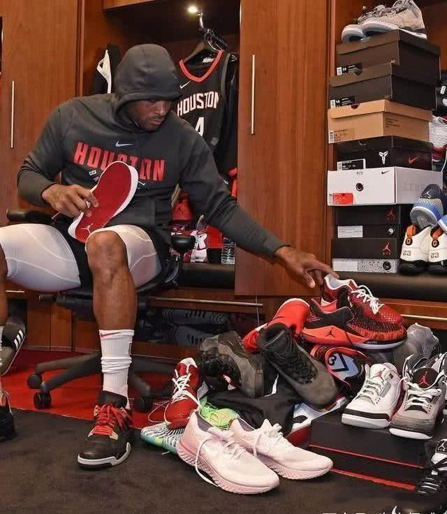 赫内斯：拜仁再次成为一座堡垒；孔帕尼像老母鸡一样保护球员（赫内斯：拜仁重铸堡垒气质；孔帕尼悉心护航球员）