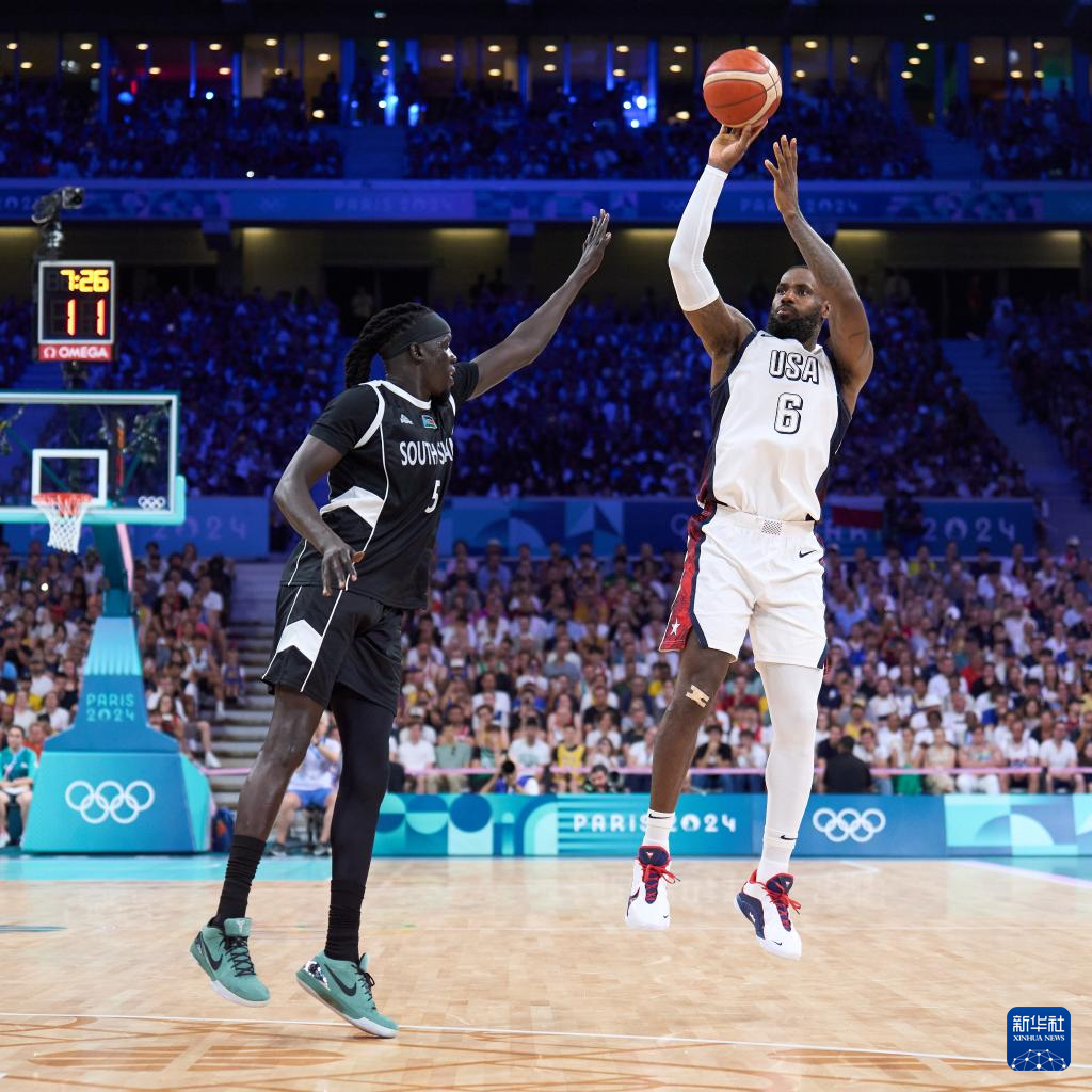 TA：多家豪门关注小将斯密特，阿尔克马尔对其估价约6000万欧（TA：阿尔克马尔为小将斯密特标价约6000万欧，多家豪门正在关注）