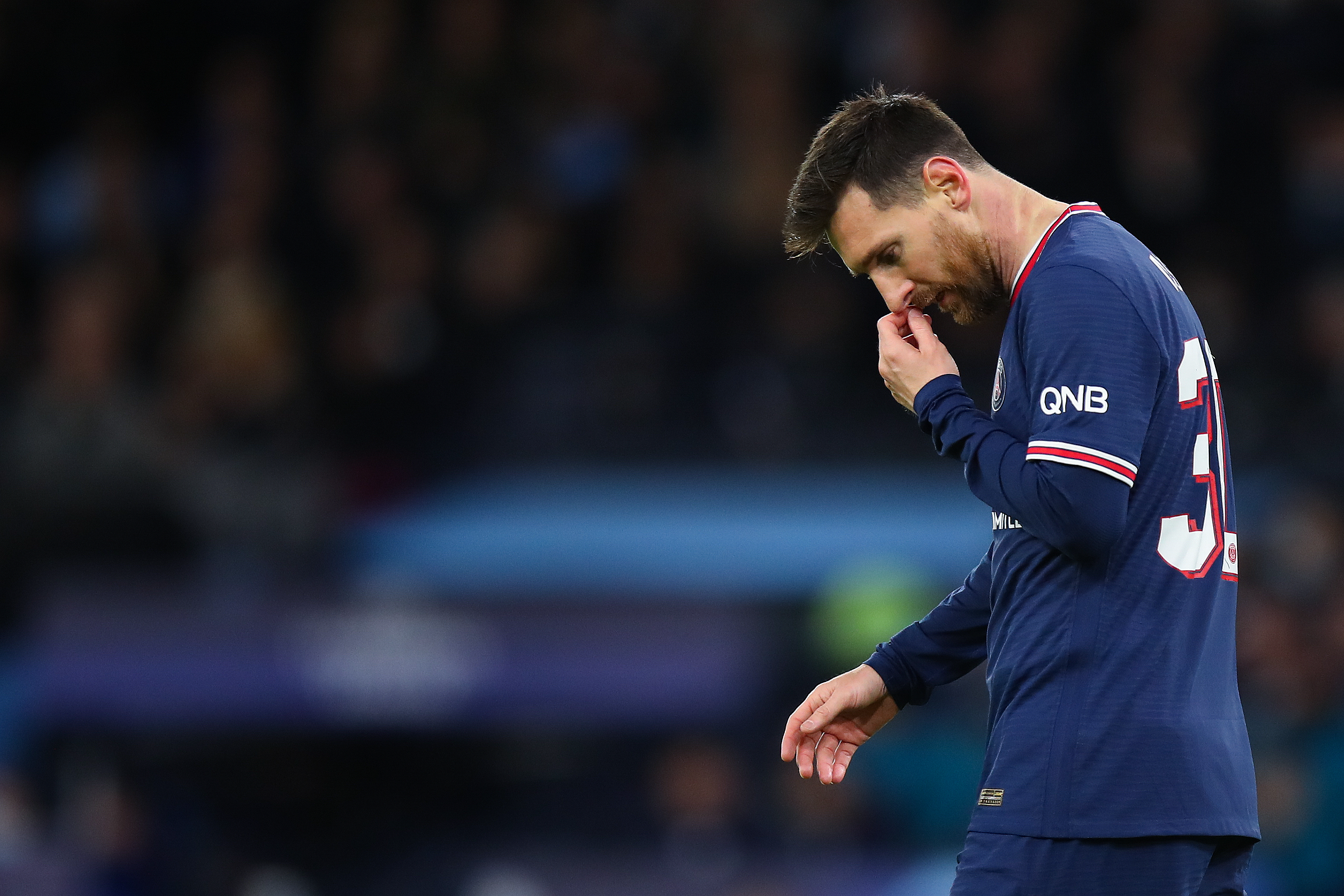 足坛共17位亿欧先生：英超西甲各7人 德甲2人法甲1人 意甲0人（足坛17名亿欧球员分布：英超、西甲各7人，德甲2人，法甲1人，意甲0人）