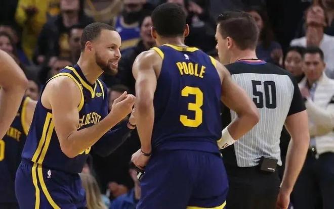 今晚能否再取胜？拜仁近10次与圣保利交手取9胜1负（近10战9胜1负，拜仁今晚再战圣保利能否延续胜势？）