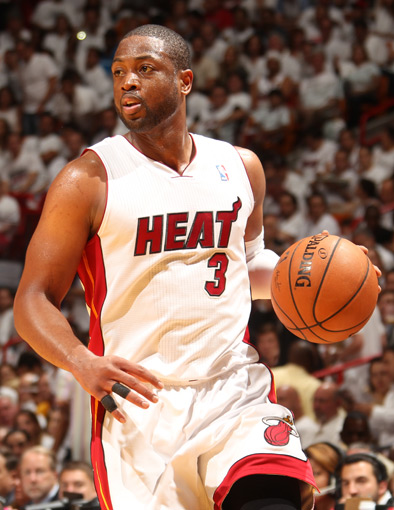 国脚伤愈后首秀建功，球迷称其回来了（国脚伤愈复出首秀发威，球迷赞其王者归来）