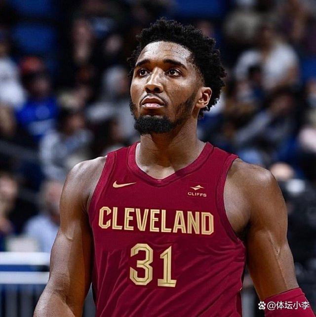 樊振东乒乓球欧冠首秀完胜，之后做出简约版C罗庆祝动作“Siu”（樊振东欧冠乒乓首秀横扫取胜，赛后做出简化版C罗“Siu”庆祝）