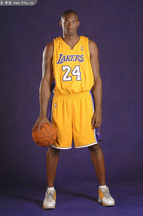 米体：法国电视台取消转播年轻人vs里尔，因前者胸前广告违规（米体：因胸前广告不合规，法国电视台叫停年轻人对阵里尔的转播）