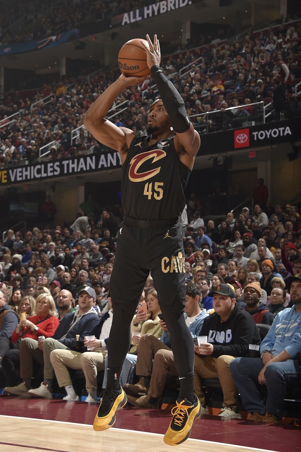 官方：38岁洛里与洛杉矶FC达成1+1续约协议（洛杉矶FC官宣与38岁洛里签订1+1续约合同）