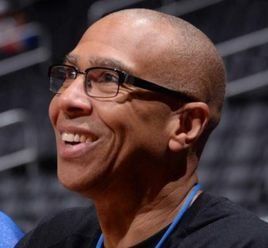 火箭半场篮板碾压对手仍落后，快船9记三分成反超关键（火箭半场篮板优势明显却仍落后，快船9个三分球扭转战局并反超）