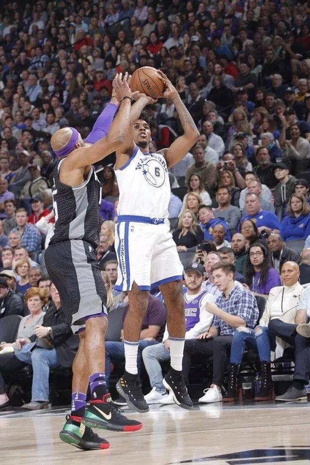 斯玛特谈被罚款：裁判先入为主铁了心要吹你，沟通没任何意义（斯玛特吐槽罚款：裁判有偏见只盯着你，沟通毫无意义）