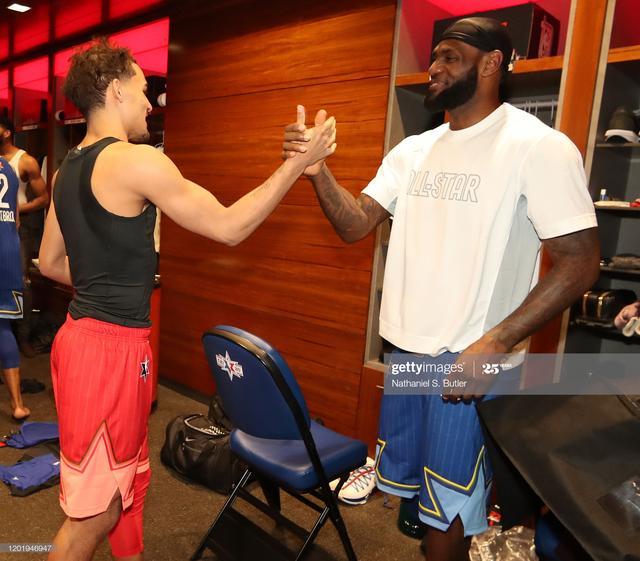 那不勒斯1-1爆冷，亚特兰大4-0大胜三连胜，拜仁客场险胜只赢一个（那不勒斯1-1遭冷平，亚特兰大4-0豪取三连胜，拜仁客场一球险胜）