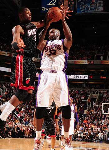 阿斯：巴萨本赛季球场外事务增多，弗里克比上赛季更加情绪化（阿斯报：巴萨本季场外风波增多，弗里克较上赛季更显情绪化）