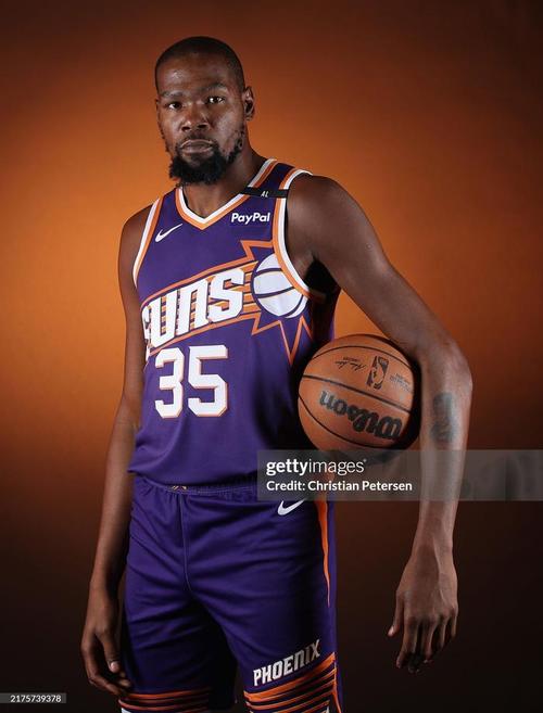 博尔哈：哈兰德是目前足坛最佳中锋；历史最佳中锋是德罗巴（博尔哈：现役头号中锋是哈兰德，历史最佳当属德罗巴）