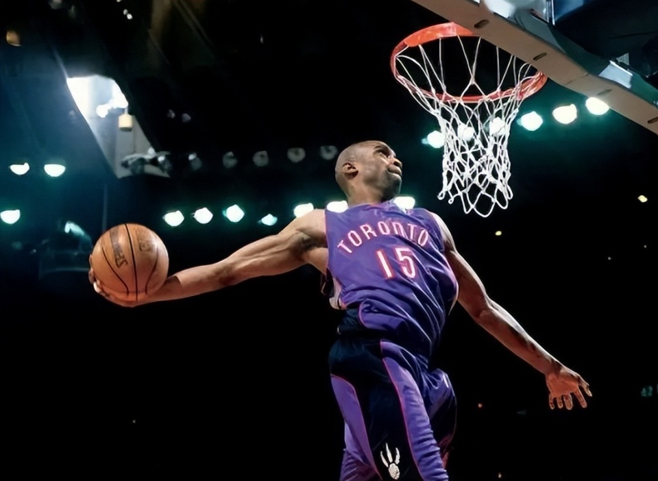 法甲战报：南野拓实一击制胜，十人摩纳哥1-0险胜巴黎（法甲简讯：南野拓实打入制胜球，十人摩纳哥1-0力克巴黎）