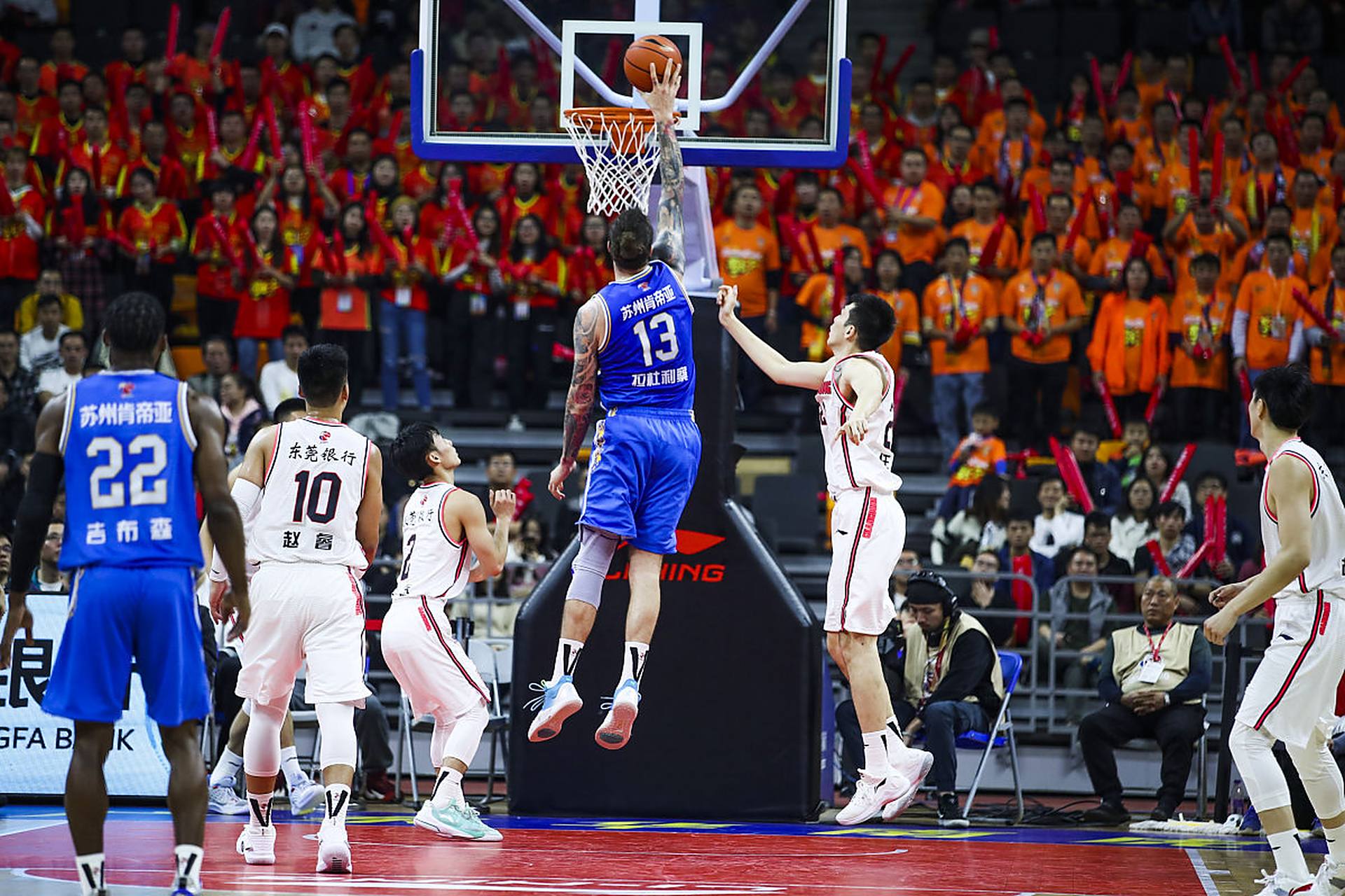 独臂运动员王家超以铁人三项重写人生节奏（独臂选手王家超用铁人三项改写人生节拍）