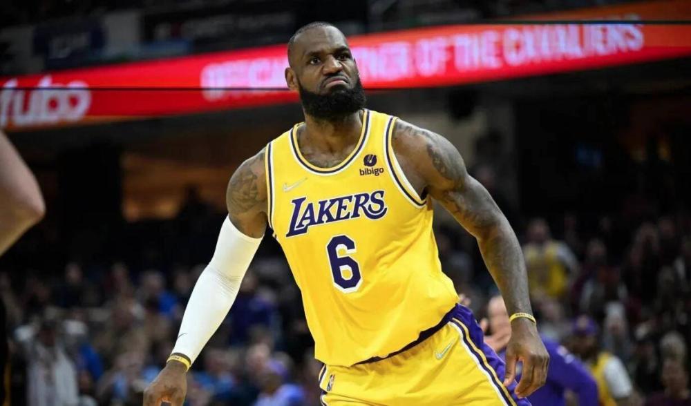 科尔：塞斯·库里将缺席圣诞大战，霍福德大概率出战（科尔：塞斯-库里将缺阵圣诞大战，霍福德大概率登场）